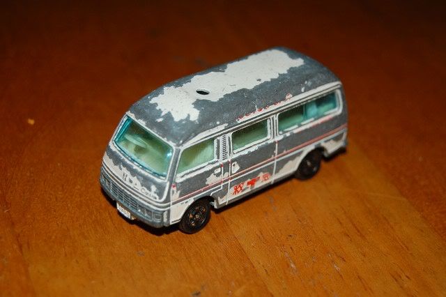 Tomica Nissan Caravan Ambulance