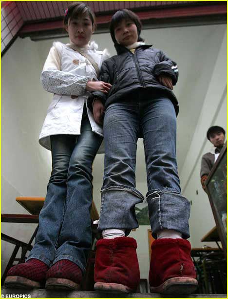 backwards-feet-chinese-woman.jpg