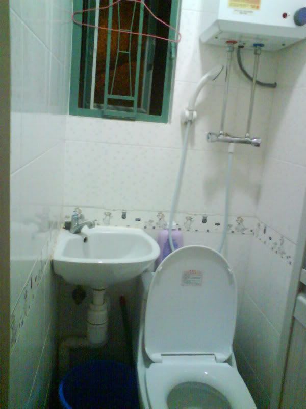 Photobucket - Video and Image Hosting toilet.jpg