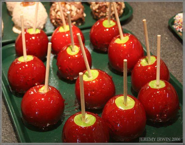 IMAGE: http://i3.photobucket.com/albums/y56/jeremyirwin/candyapple.jpg