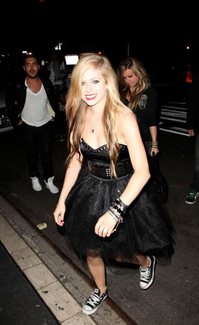 avril lavigne shoes. Here#39;s Avril Lavigne at a