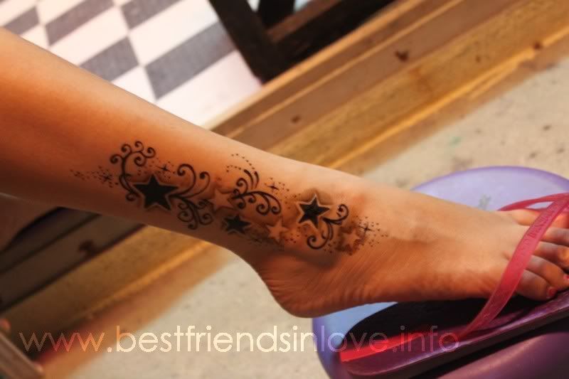 It looks cute right The henna tattoo artist told us that 