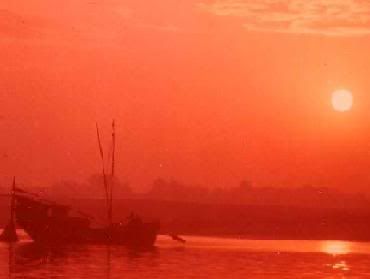 Early_morning_on_the_Ganges.jpg