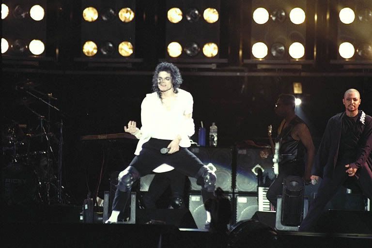 MJJnew-dangerous-tour-7.jpg