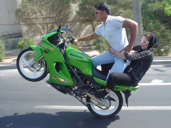 http://i3.photobucket.com/albums/y63/lifesuxdie/Squids/streetbike.jpg