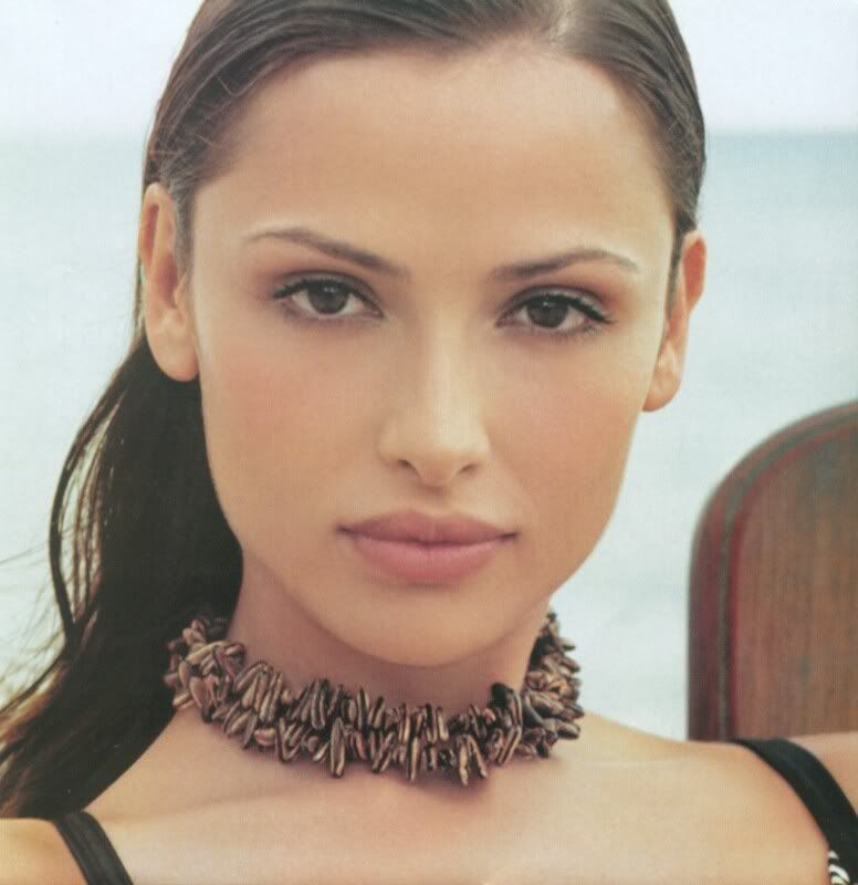 http://i3.photobucket.com/albums/y63/makeupfreak/almudena%20fernandez/almud406.jpg