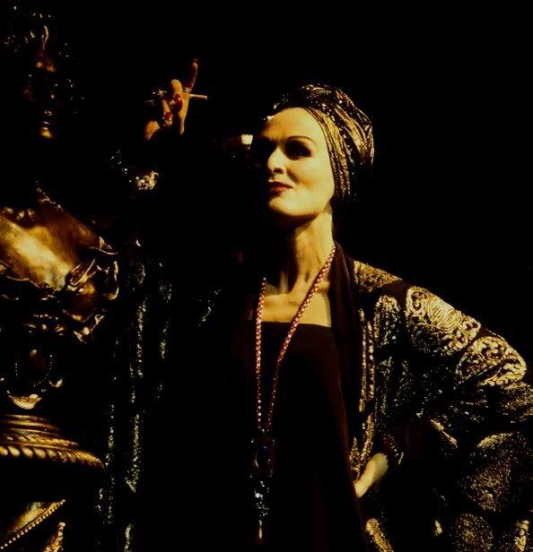 re: Somebody entertain me NOW