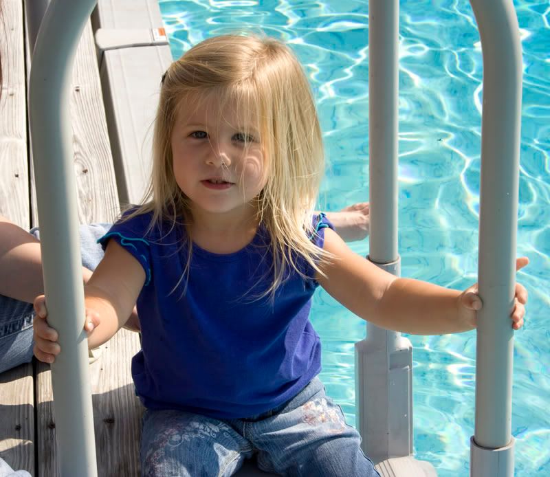 IMAGE: http://i3.photobucket.com/albums/y65/Kjott21/Random/Adelle2.jpg