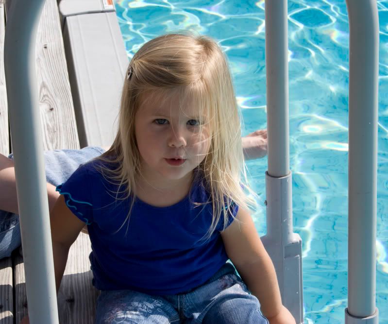 IMAGE: http://i3.photobucket.com/albums/y65/Kjott21/Random/Adelle3.jpg