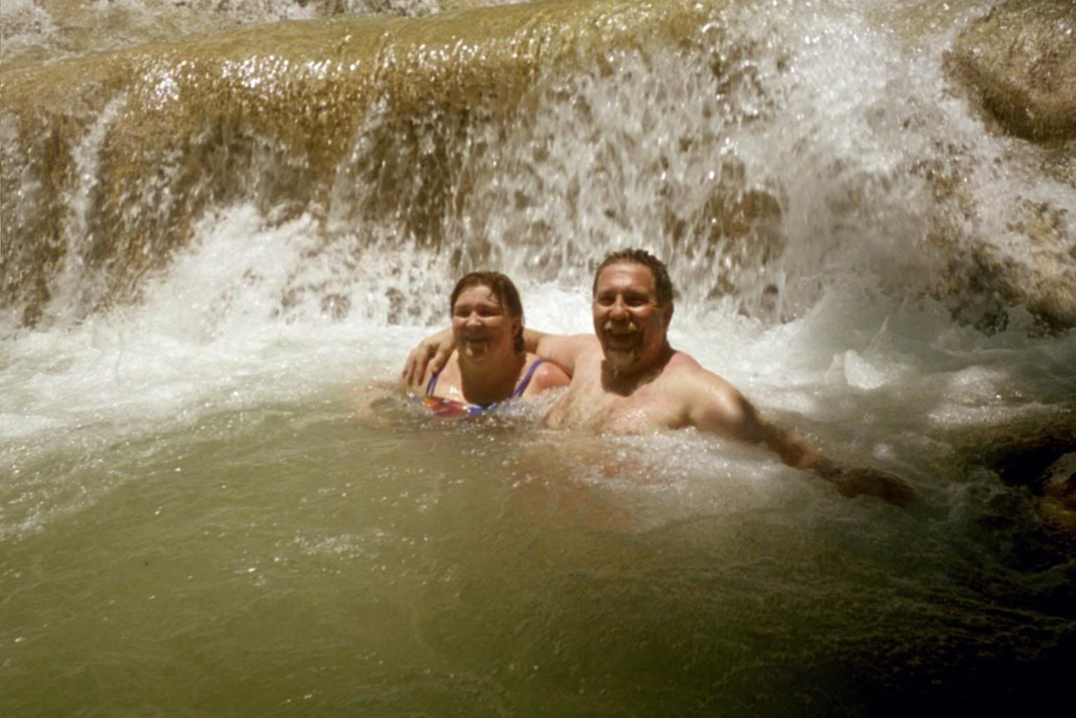 meandrobininthefalls.jpg