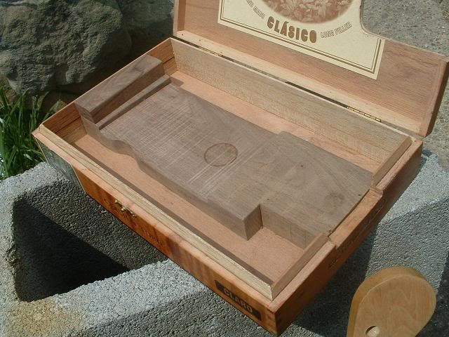 http://i3.photobucket.com/albums/y67/silenceisconsent/guitar/cigarbox012.jpg