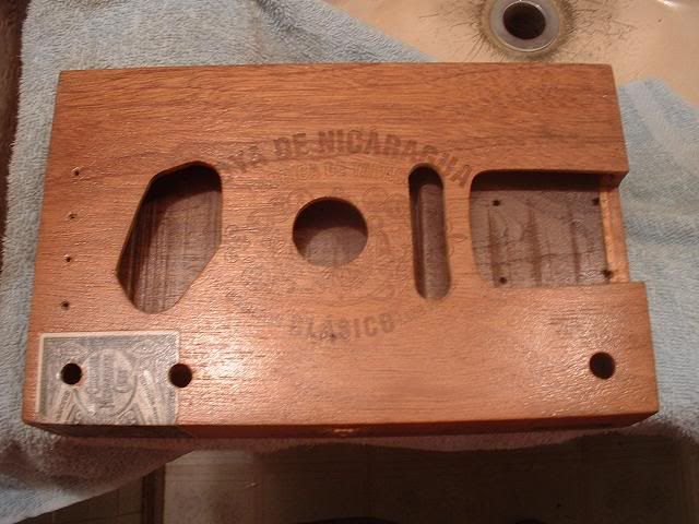 http://i3.photobucket.com/albums/y67/silenceisconsent/guitar/cigarbox015.jpg