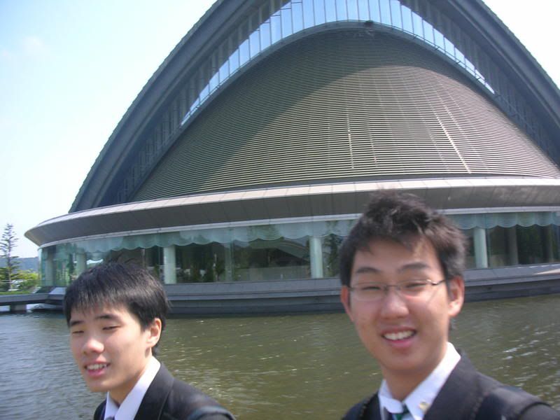 Shuotian and Paul outside hall