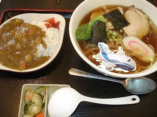 A 787 ramen curry set