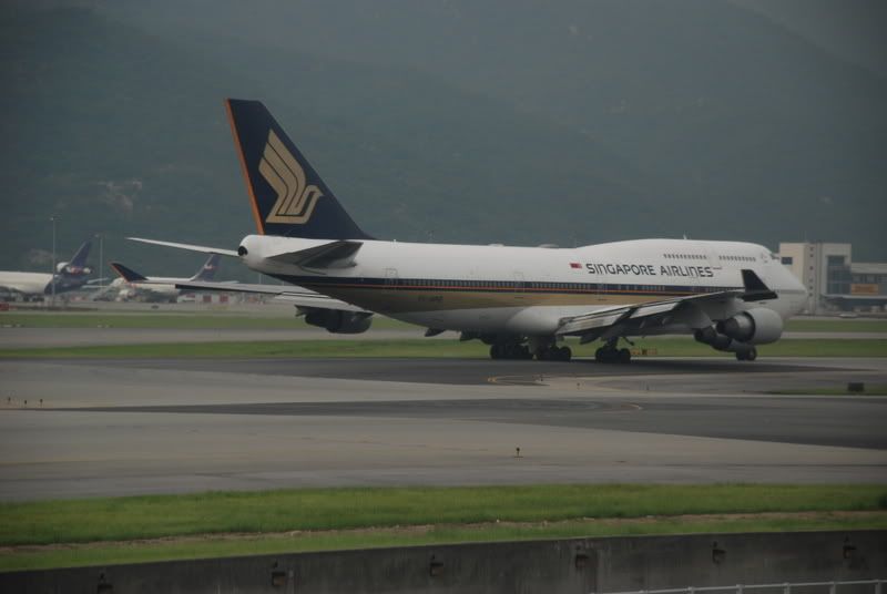 Singapore Airlines 747-412 9V-SPG at VHHH