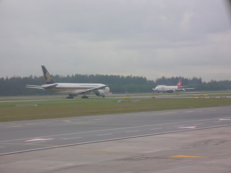 Faceoff of 747-438 vs 777-212ER at WSSS
