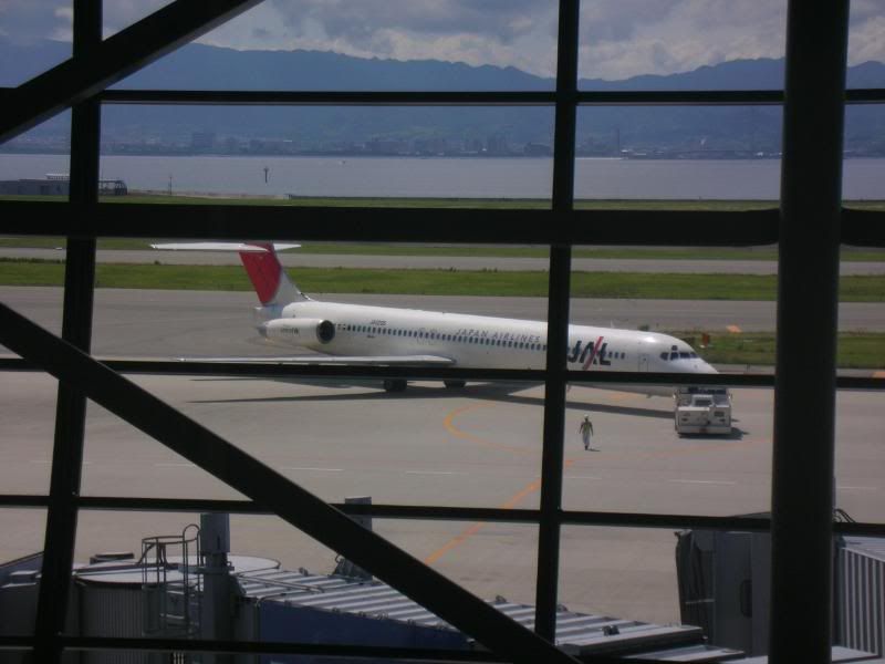 JAL MD-90