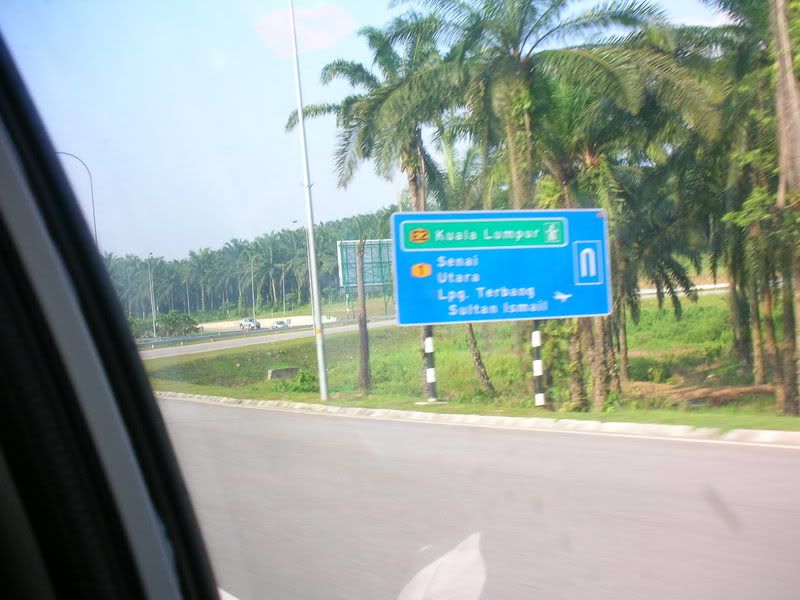 US-esque highway signs