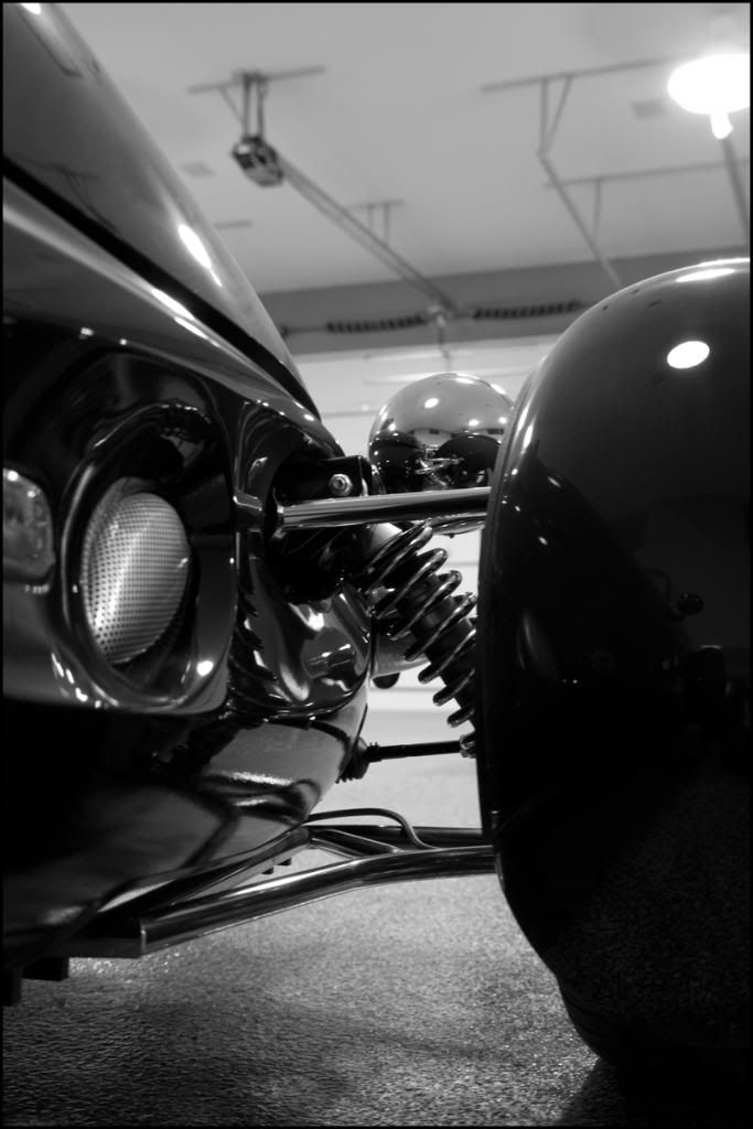 IMAGE: http://i3.photobucket.com/albums/y72/90blackcrx/Autobahn/autobahnblacknwhite.jpg