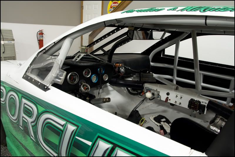 IMAGE: http://i3.photobucket.com/albums/y72/90blackcrx/Autobahn/nascar.jpg