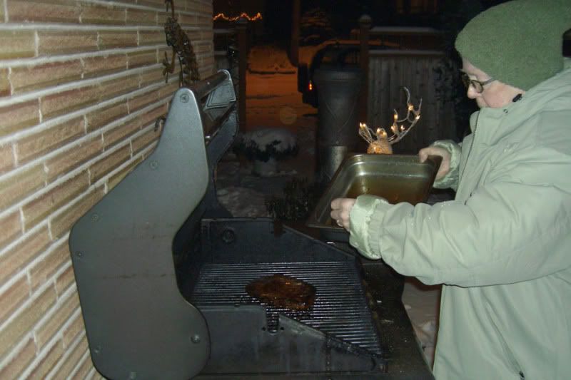 [Image: SNOWGRILLING.jpg]