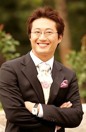 (Image:http://i3.photobucket.com/albums/y76/phunatik2/PSY-KJE/psyphotoshoot.jpg)