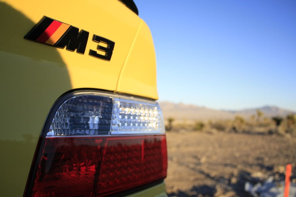 IMAGE: http://i3.photobucket.com/albums/y77/ultimachi/My%20E36%20M3/_MG_0398.jpg