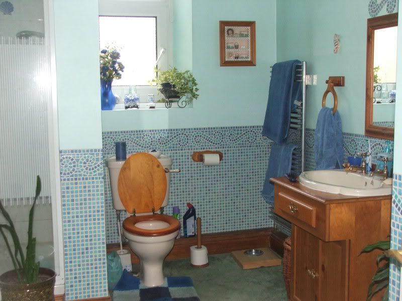 Bathroom001.jpg