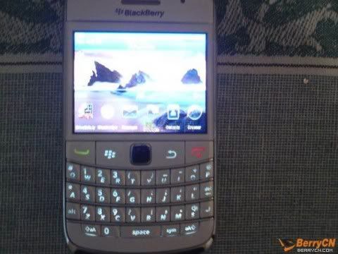 blackberry 9780 white. What does the BlackBerry 9780