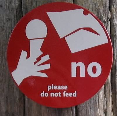 dont-feed-sign.jpg