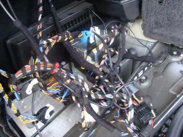 L322 Vogue amp fuse location? - Land Rover Zone range rover sport fuse box access 