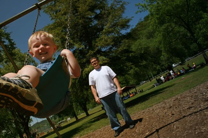 IMAGE: http://i3.photobucket.com/albums/y91/je2ta/people/chrisandson.jpg