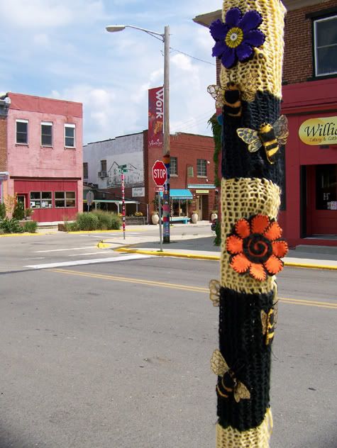 Bee Pole by the Jafagirls