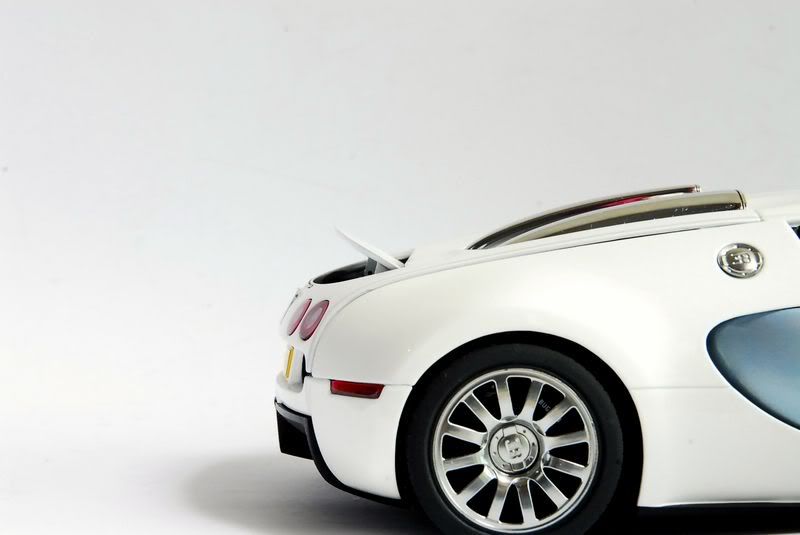  interior Bugatti logo