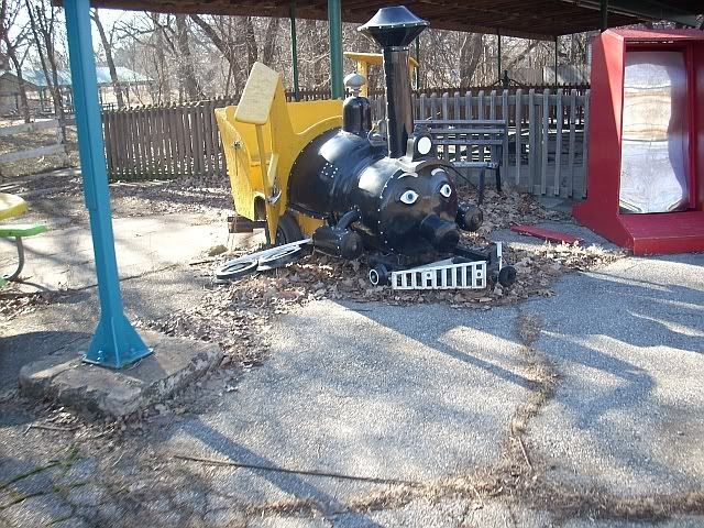 http://i3.photobucket.com/albums/y97/Rainman76/Joyland%201%2013%2008/DSCN0302.jpg