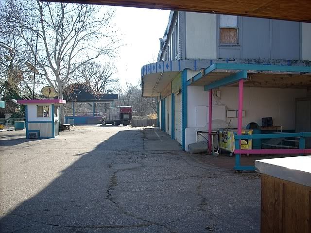 http://i3.photobucket.com/albums/y97/Rainman76/Joyland%201%2013%2008/DSCN0305.jpg