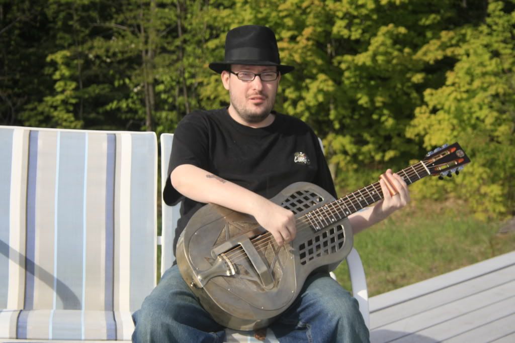 IMAGE: http://i3.photobucket.com/albums/y98/Docpeplvr/steelguitar/ed900ea3.jpg