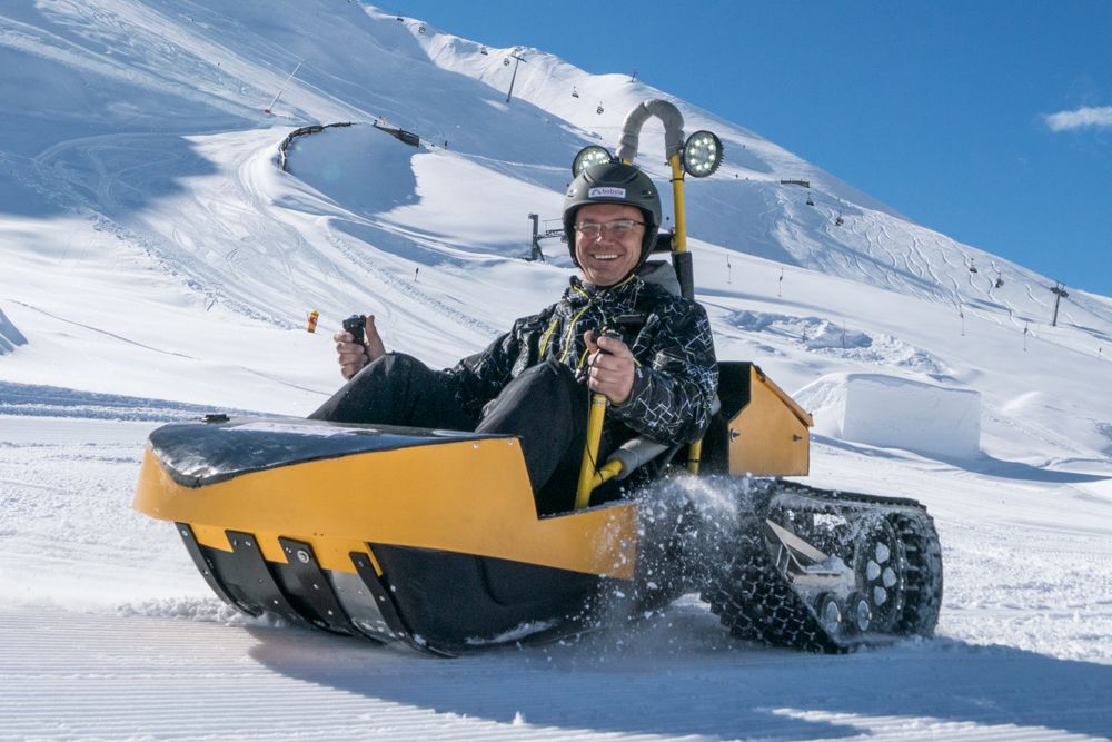 Bobsla-Electric-Snow-Go-Kart-00-Hero.jpg