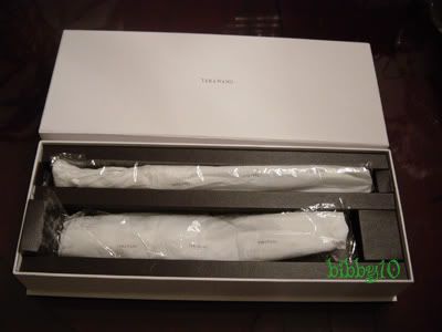 vera wang cake cutting set - shower gift